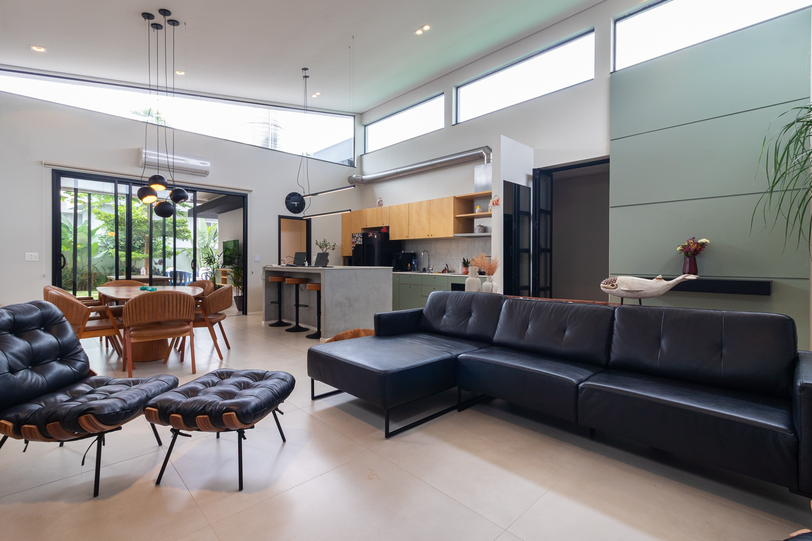 Living integrado com sala de estar e jantar