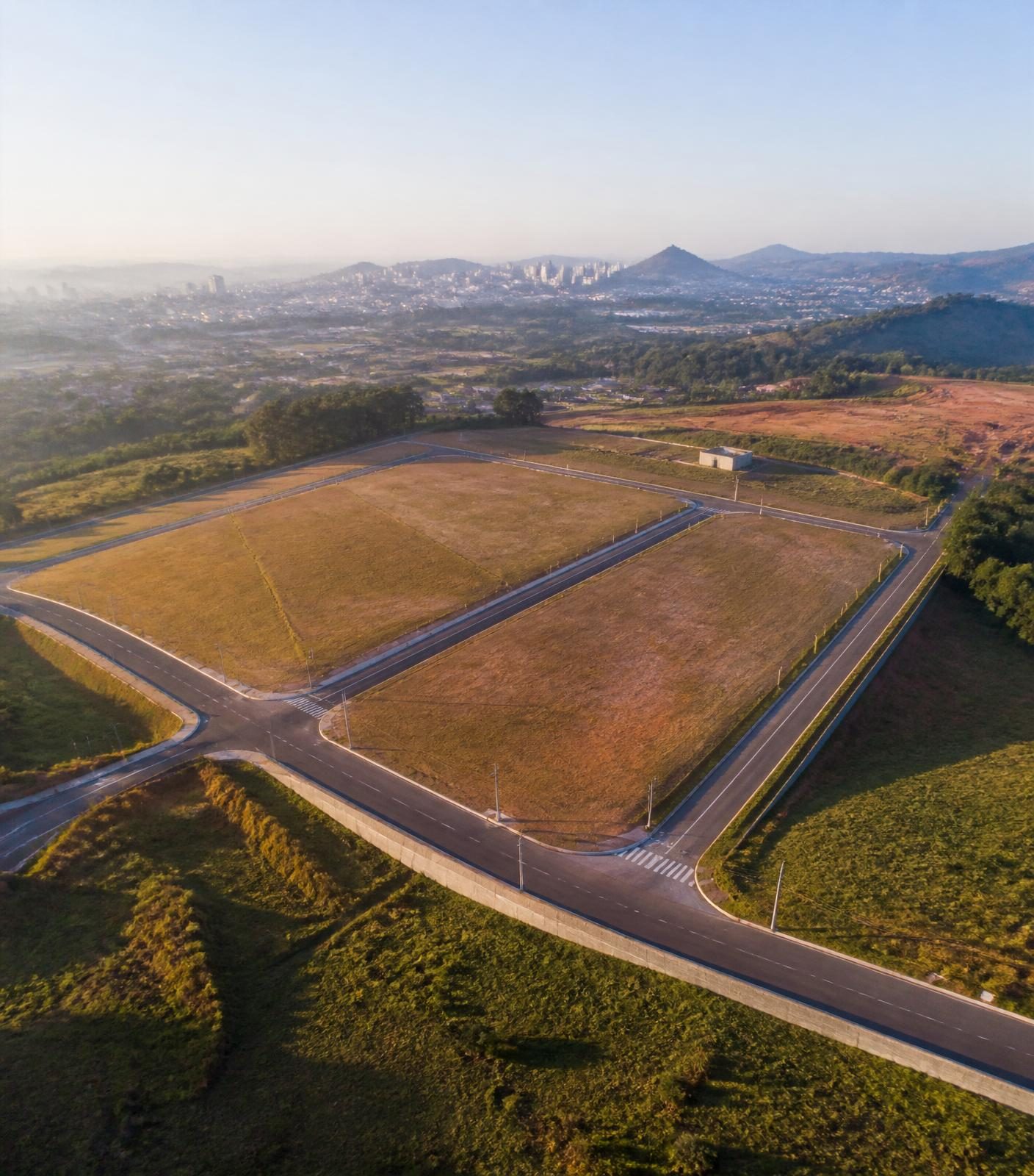 TERRENOS & FUNDING